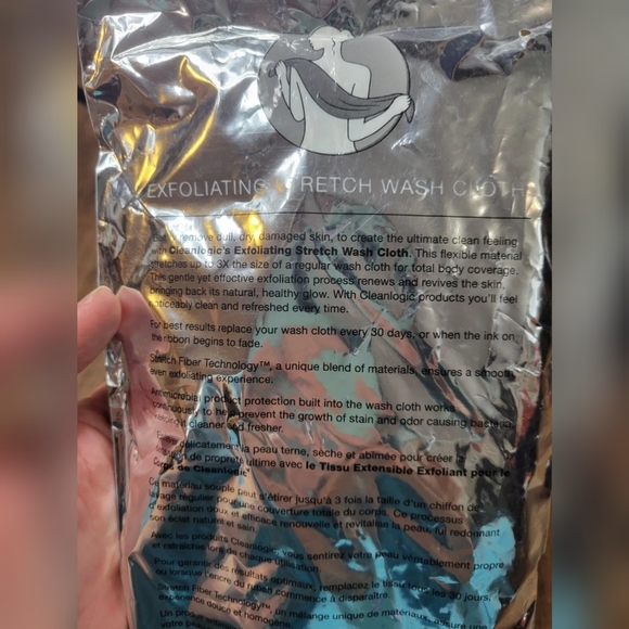 FREE W BUNDLE CleanLogic Exfoliating Stretch Wash Cloth - Picture 4 of 4